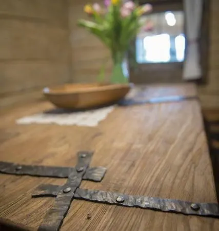 アパート Hobiti Dom