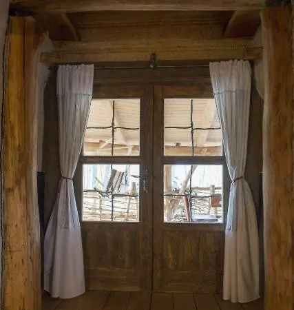 アパート Hobiti Dom