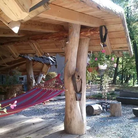 アパート Hobiti Dom