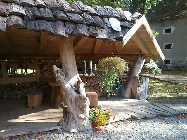 Hobiti Dom 아파트